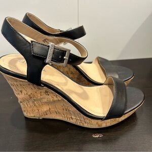 CHARLES BY CHARLES DAVID Lambert Wedge Sandals Black